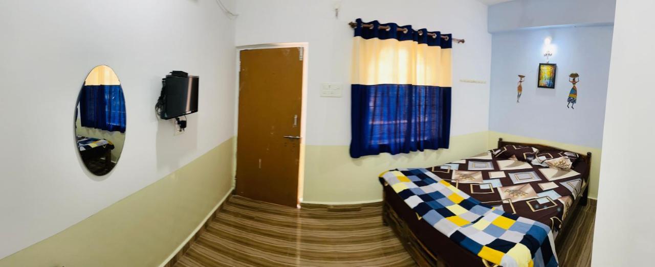 Blue Waves Guest House Calangute Exterior photo