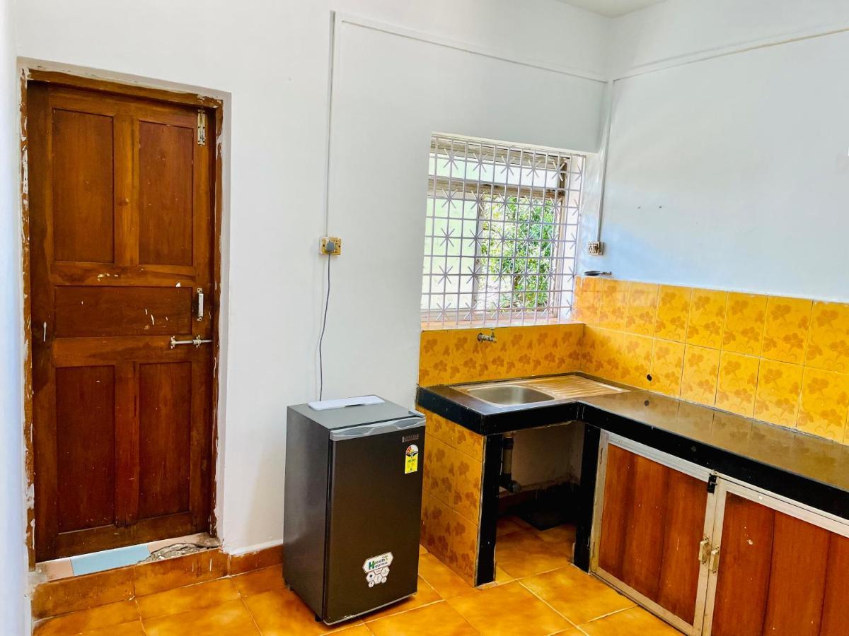 Blue Waves Guest House Calangute Exterior photo