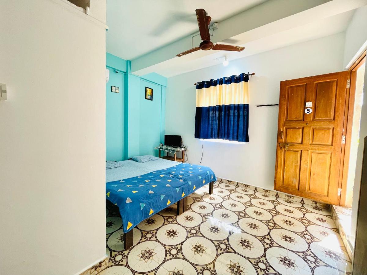 Blue Waves Guest House Calangute Exterior photo