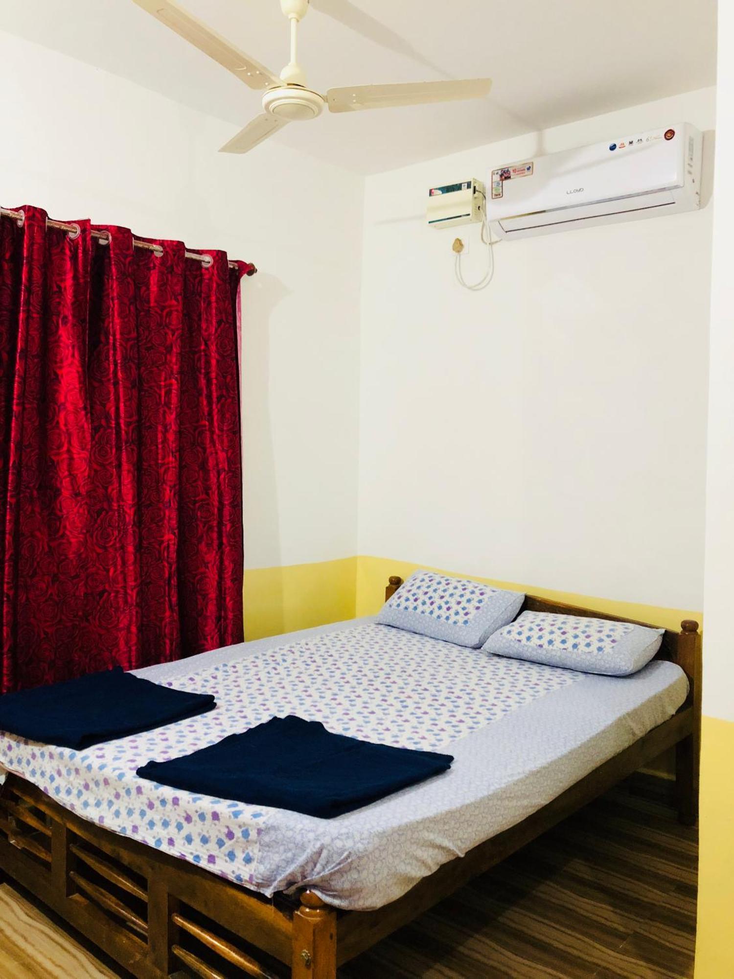 Blue Waves Guest House Calangute Exterior photo