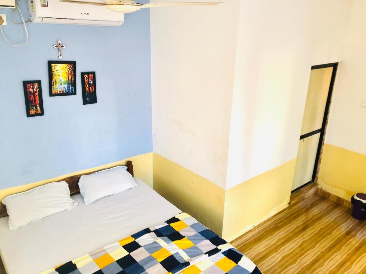 Blue Waves Guest House Calangute Exterior photo